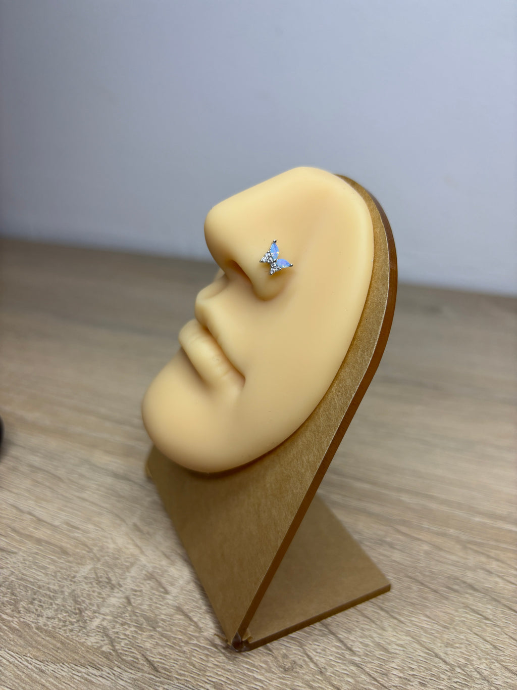 Piercing nez papillon 0,6cm x 0,69cm tige en L