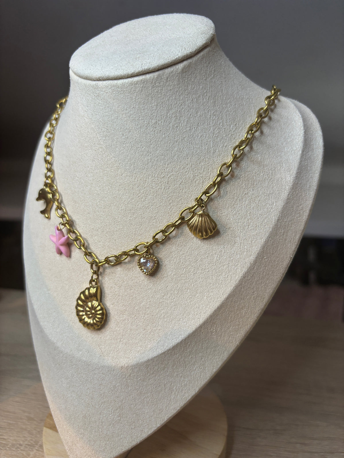 Collier breloques coquillages