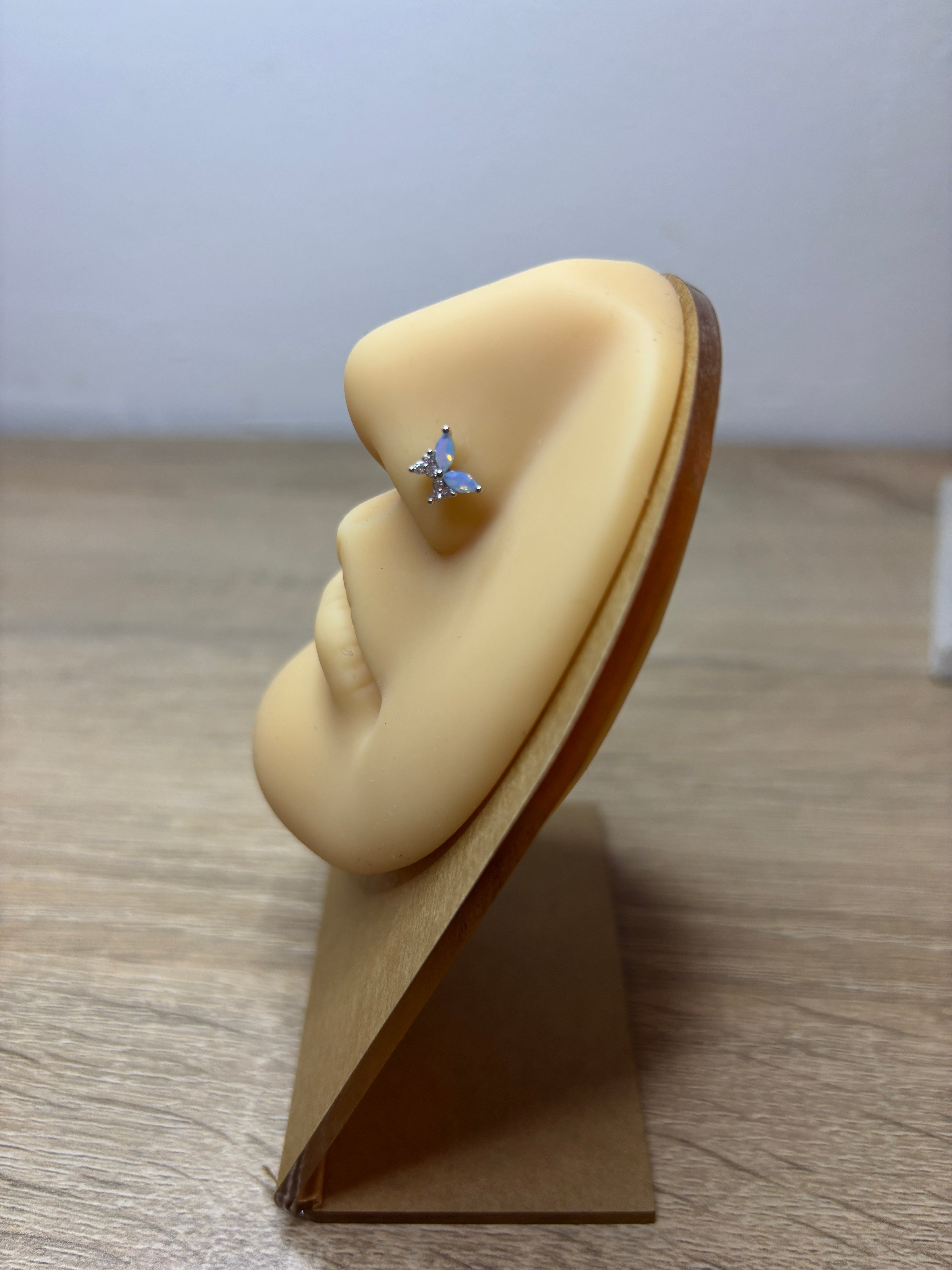 Piercing nez papillon 0,6cm x 0,69cm tige en L