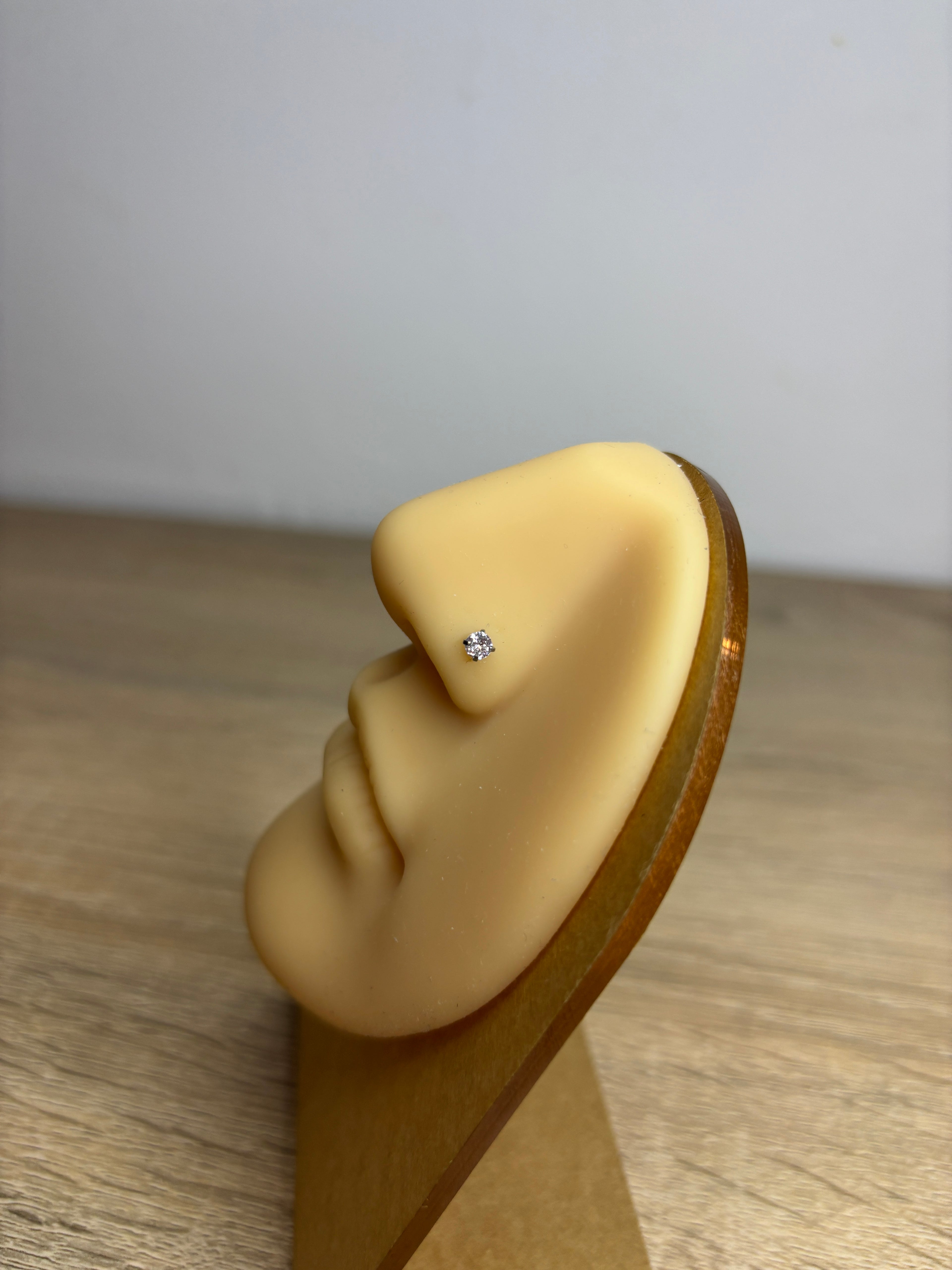 Piercing nez rond 3mm tige tire bouchon