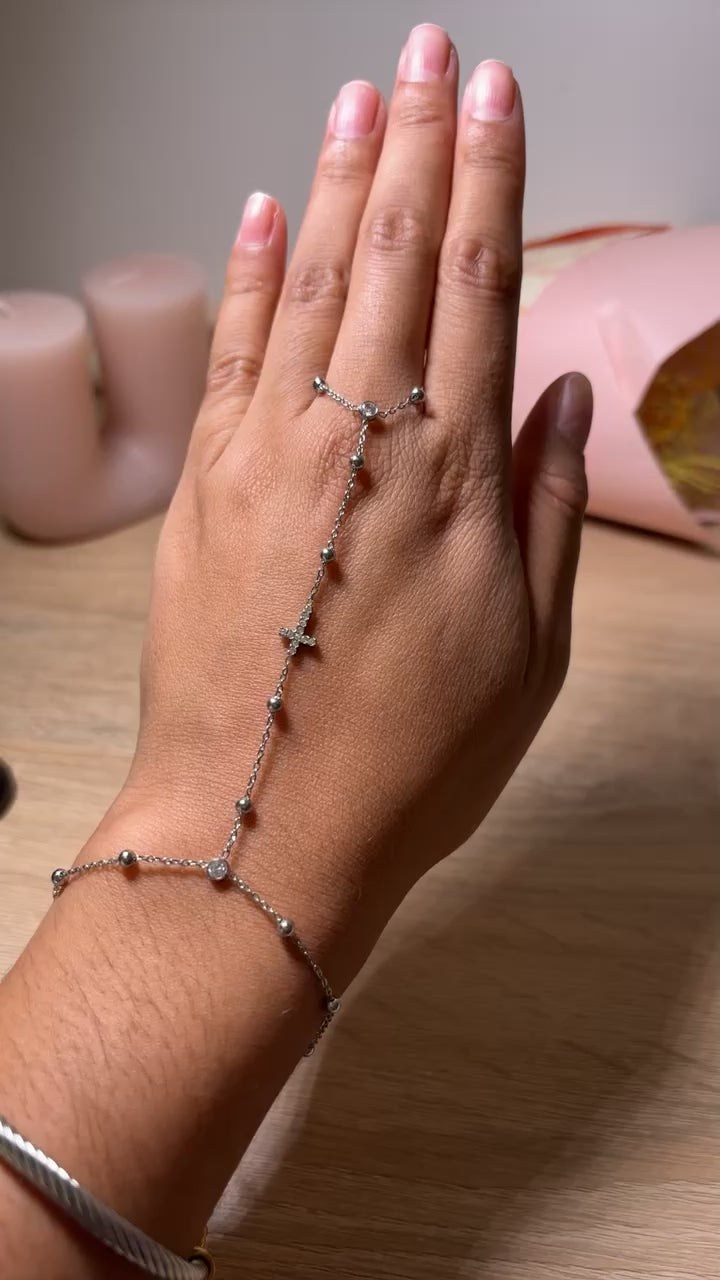 Chaine de main croix